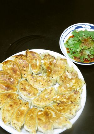 ニラ代わりのパクチーで作るまろやか餃子-レシピのメイン写真