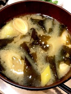 白ネギとわかめの味噌汁-レシピのメイン写真