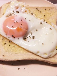 簡単!目玉焼きトースト-レシピのメイン写真