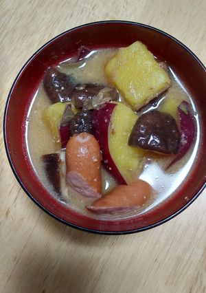 簡単味噌汁☆さつまいもとウインナー-レシピのメイン写真