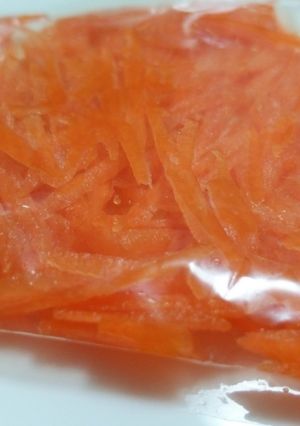 お弁当に便利☆人参をシリシリして冷凍保存-レシピのメイン写真