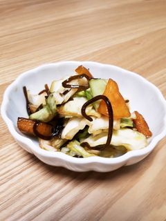 キャベツと柿の塩昆布和え-レシピのメイン写真