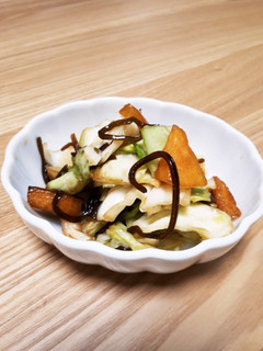 キャベツと柿の塩昆布和え-レシピのメイン写真