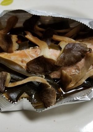 霜降りシメジと鮭のホイル焼き-レシピのメイン写真