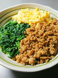 簡単☆ほうれん草の三色そぼろ丼-レシピのメイン写真