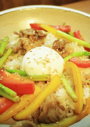 豚肉どんぶりwith野菜and温玉-レシピのメイン写真