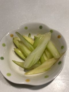 昆布茶でセロリの漬物-レシピのメイン写真