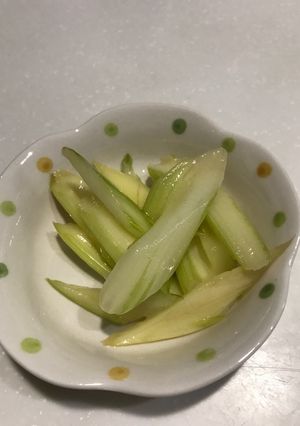 昆布茶でセロリの漬物-レシピのメイン写真