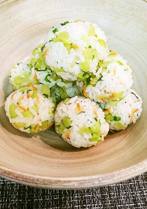 大根菜と干しエビ丸お結び-レシピのメイン写真
