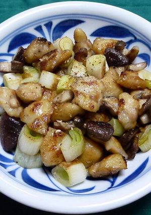 鶏三角と椎茸と白ネギの塩炒め-レシピのメイン写真