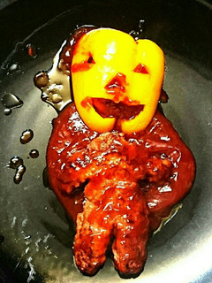 ハロウィン風パプリカの肉詰めハンバーグ-レシピのメイン写真