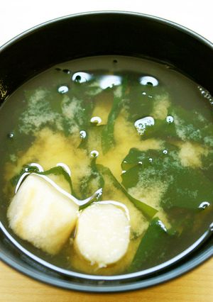 お麩とわかめの味噌汁-レシピのメイン写真