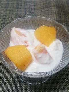 ヨーグルトに柿とクリームチーズ☆デザート-レシピのメイン写真