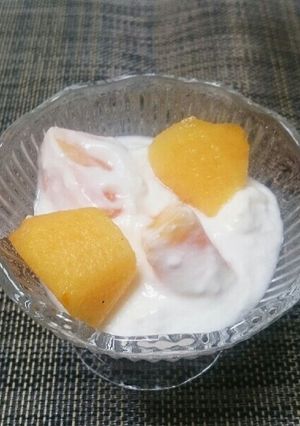 ヨーグルトに柿とクリームチーズ☆デザート-レシピのメイン写真