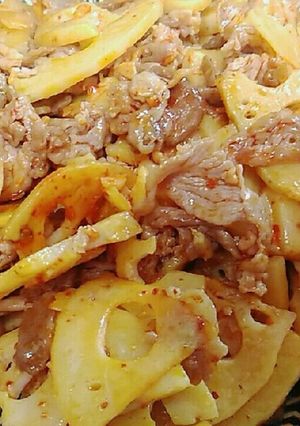 簡単きんぴら♪豚肉と蓮根のラー油炒め❤-レシピのメイン写真