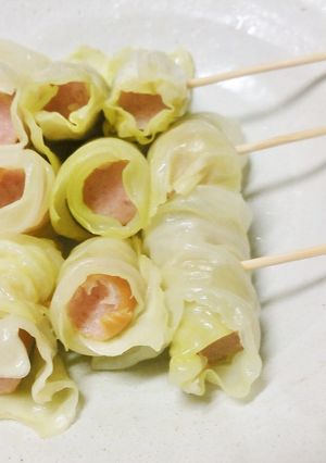 コンソメ茹でキャベツ巻きソーセージ串-レシピのメイン写真