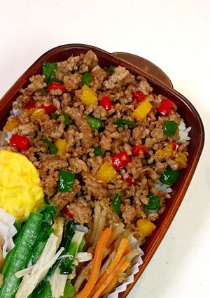 ［お弁当］パプリカ入りそぼろ丼-レシピのメイン写真