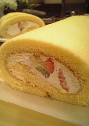 しっとりふわふわ♪美味しいロールケーキ-レシピのメイン写真