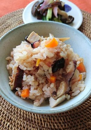 あたた生だしできのこともち麦の炊き込み飯-レシピのメイン写真