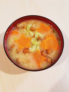 なめこと残り野菜のお味噌汁♪-レシピのメイン写真