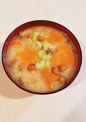 なめこと残り野菜のお味噌汁♪-レシピのメイン写真