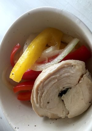 余った鶏ハムをリメイク！パプリカのマリネ-レシピのメイン写真