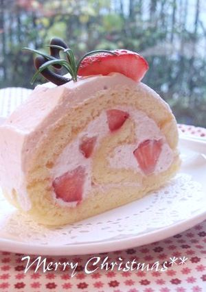 クリスマスに♪ピンク色の苺ロールケーキ-レシピのメイン写真