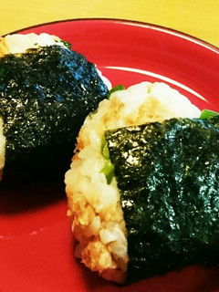 米油で鮭フレークのオイルおにぎり-レシピのメイン写真