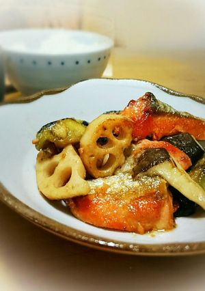 秋鮭と茄子れんこんの味噌バター醤油炒め-レシピのメイン写真
