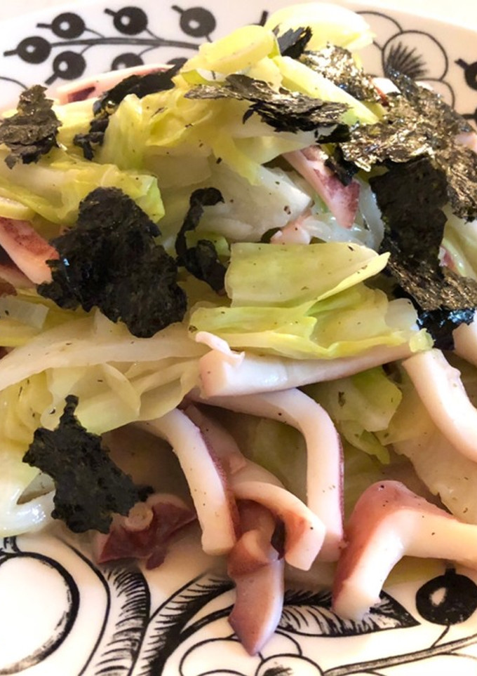 茹でイカとキャベツのマヨごま(油)炒め-レシピのメイン写真