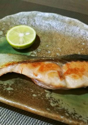 フライパンで簡単！ふっくら秋鮭の塩焼き♡-レシピのメイン写真