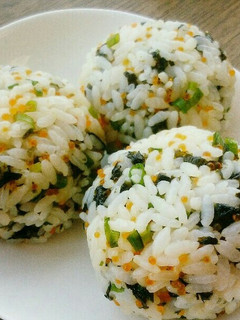 とびっこと韓国海苔のコロコロお握り-レシピのメイン写真