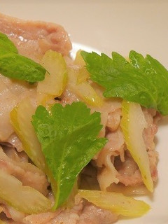 豚肉とセロリの梅ドレ炒め-レシピのメイン写真