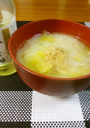 白菜の味噌汁にヘルシ～擦り胡麻とえごま油-レシピのメイン写真