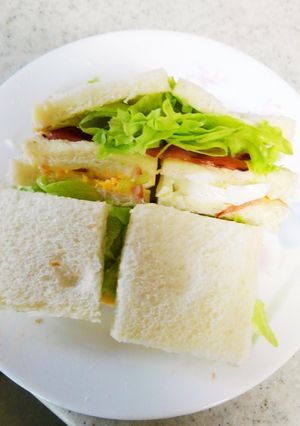 カリカリベーコンとゆで卵のサンドイッチ-レシピのメイン写真