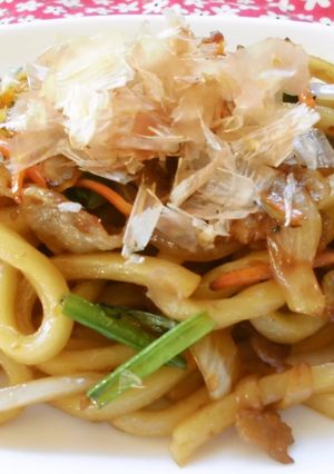 味付けは麺つゆだけ♪焼きうどん！-レシピのメイン写真