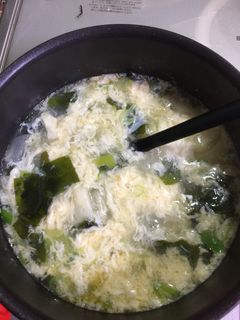 餃子の皮とワカメの卵スープ-レシピのメイン写真
