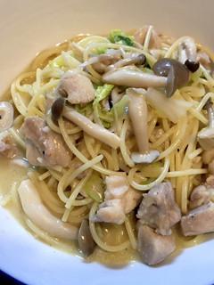 お鍋の具材で!ごま豆乳カルボスープパスタ-レシピのメイン写真