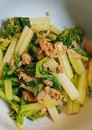 *ツナとセロリの葉の炒め物-レシピのメイン写真
