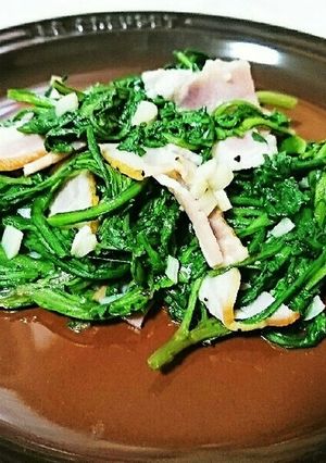 春菊とベーコンのにんにく炒め-レシピのメイン写真