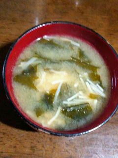 えのき消費に!えのきとわかめの味噌汁-レシピのメイン写真