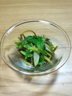 昆布とセロリの葉の超簡単炒め煮-レシピのメイン写真