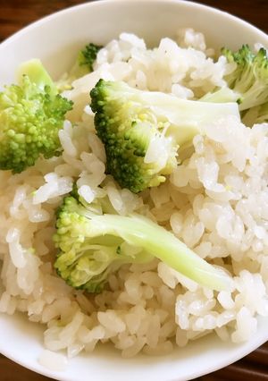 子どもも大人も好きな味♪グリーンライス-レシピのメイン写真