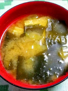 ワカメと油揚げとネギの味噌汁-レシピのメイン写真
