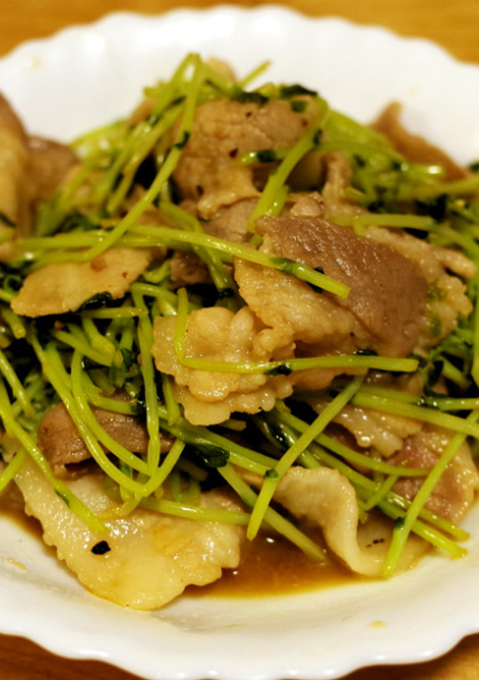 超簡単！豚バラ肉と豆苗の焼肉のたれ炒め-レシピのメイン写真