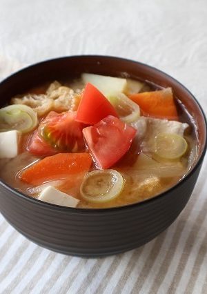 新たまねぎとトマトのみそ汁（トマト給食）-レシピのメイン写真
