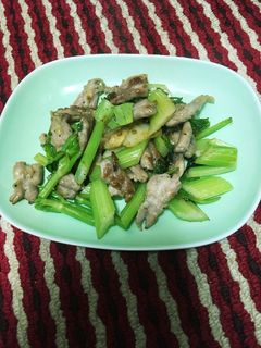 鶏肉せせりとセロリの塩炒め-レシピのメイン写真