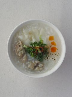 おかゆメーカーで簡単調理!冷凍餃子粥-レシピのメイン写真