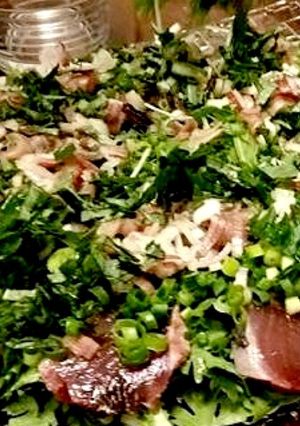 熱々ごま油香る！春菊とカツオたたきサラダ-レシピのメイン写真
