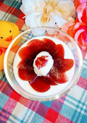 りんごのコンポートでヨーグルトにお花-レシピのメイン写真